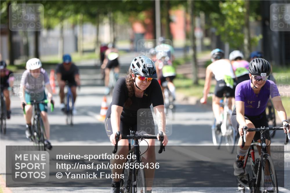 10.08.2025 - GEWOBA Citytriathlon Bremen Yannick Fuchs http://msf.ph/oto/8565436 10.08.2025 14:48:46 Radfahren 179, 181, 276, 365, 389, 426, 487 meine-sportfotos.de