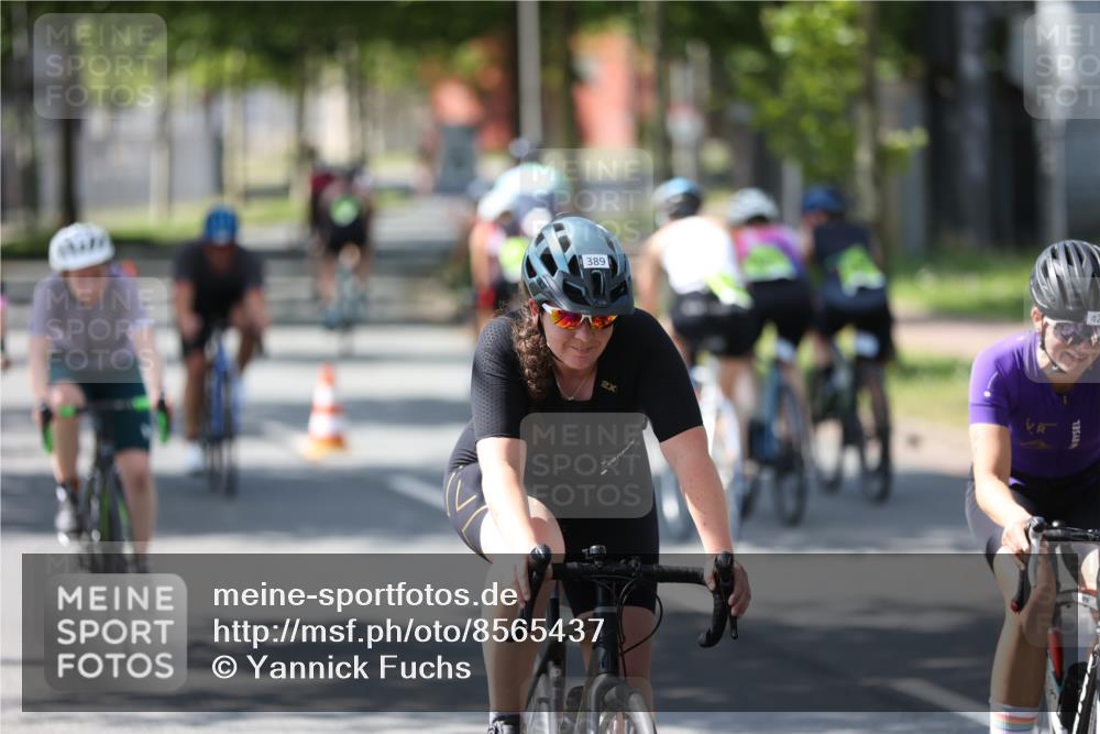 10.08.2025 - GEWOBA Citytriathlon Bremen Yannick Fuchs http://msf.ph/oto/8565437 10.08.2025 14:48:46 Radfahren 179, 181, 276, 365, 389, 426, 487 meine-sportfotos.de