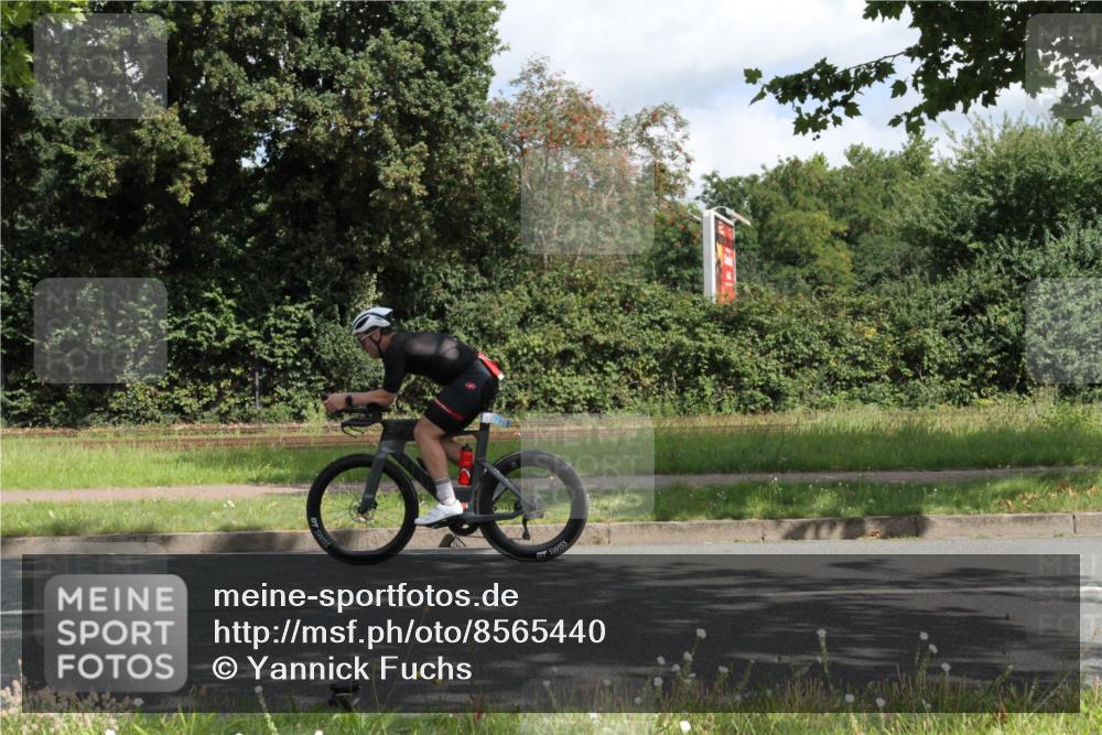 10.08.2025 - GEWOBA Citytriathlon Bremen Yannick Fuchs http://msf.ph/oto/8565440 10.08.2025 12:06:52 Radfahren 613, 714 meine-sportfotos.de