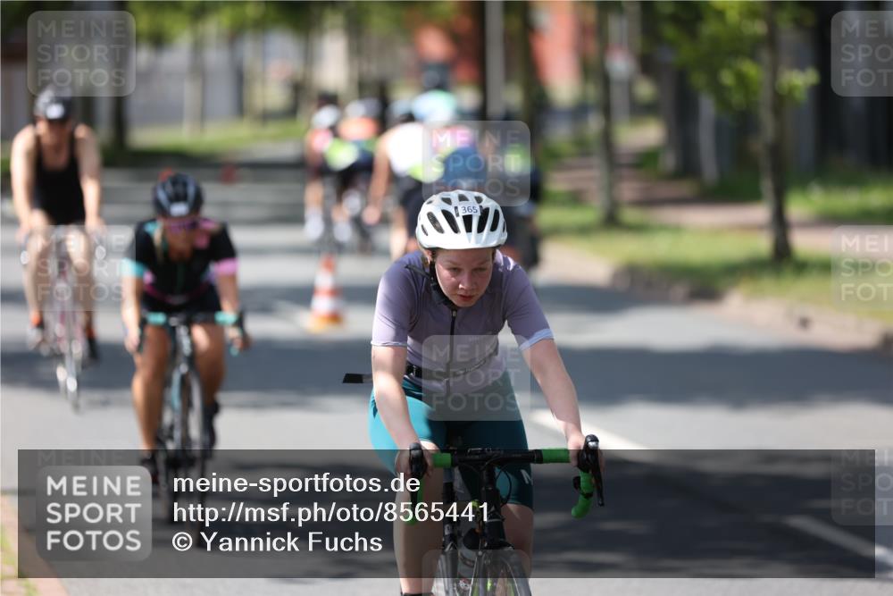 10.08.2025 - GEWOBA Citytriathlon Bremen Yannick Fuchs http://msf.ph/oto/8565441 10.08.2025 14:48:47 Radfahren 179, 181, 276, 365, 389, 426, 487 meine-sportfotos.de