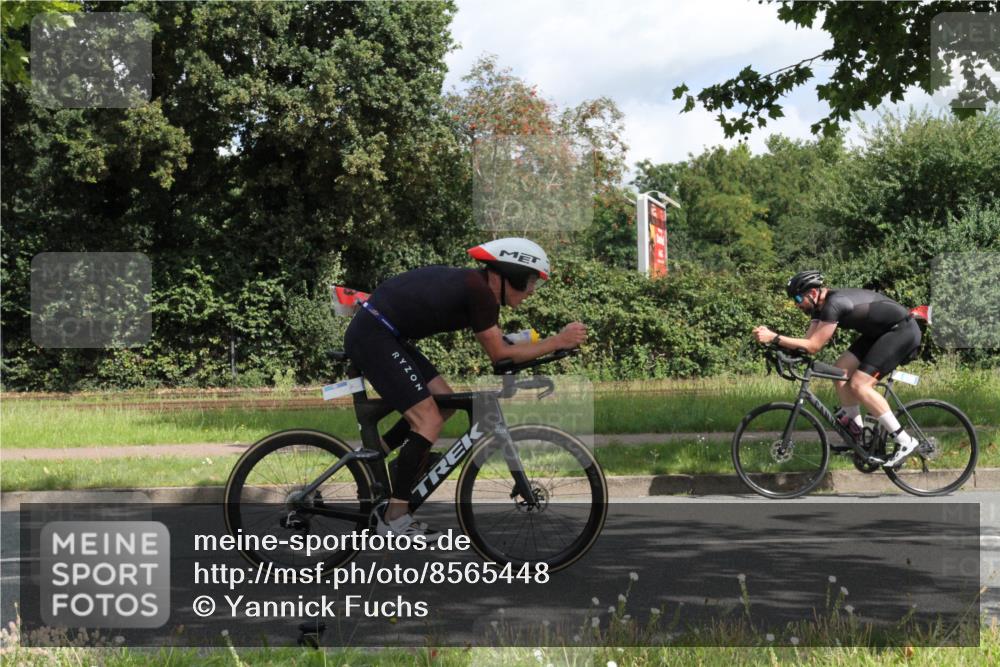 10.08.2025 - GEWOBA Citytriathlon Bremen Yannick Fuchs http://msf.ph/oto/8565448 10.08.2025 12:07:05 Radfahren 558, 623 meine-sportfotos.de