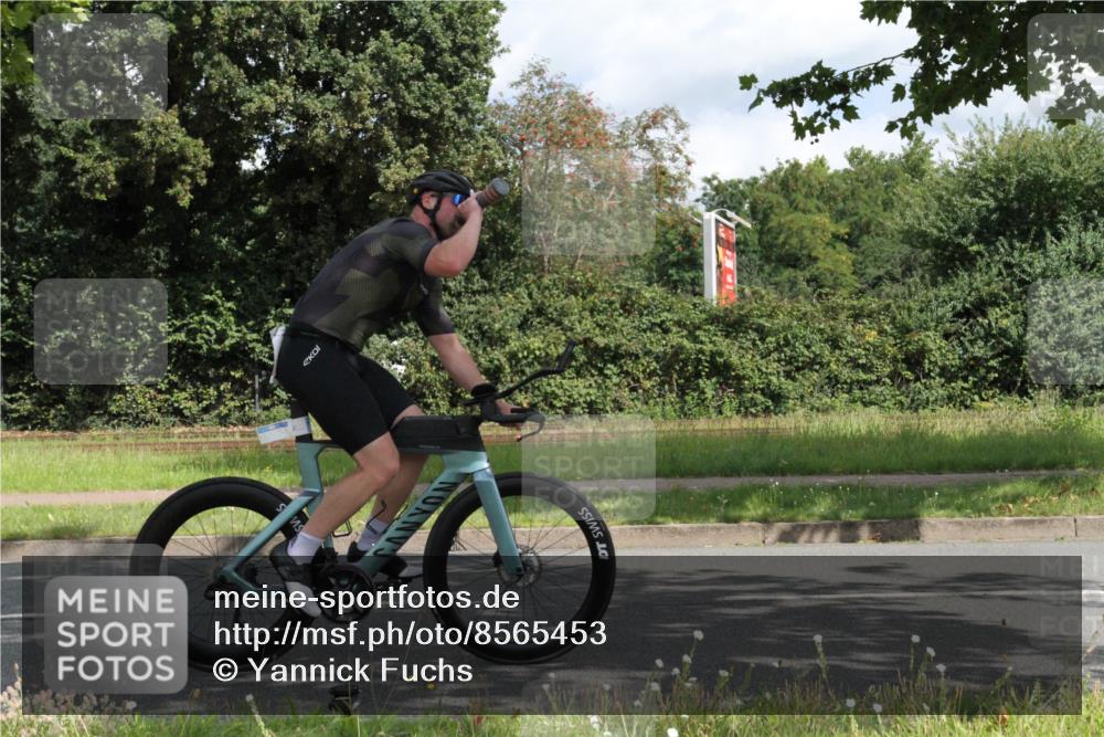 10.08.2025 - GEWOBA Citytriathlon Bremen Yannick Fuchs http://msf.ph/oto/8565453 10.08.2025 12:07:12 Radfahren 558, 623, 786, 831 meine-sportfotos.de