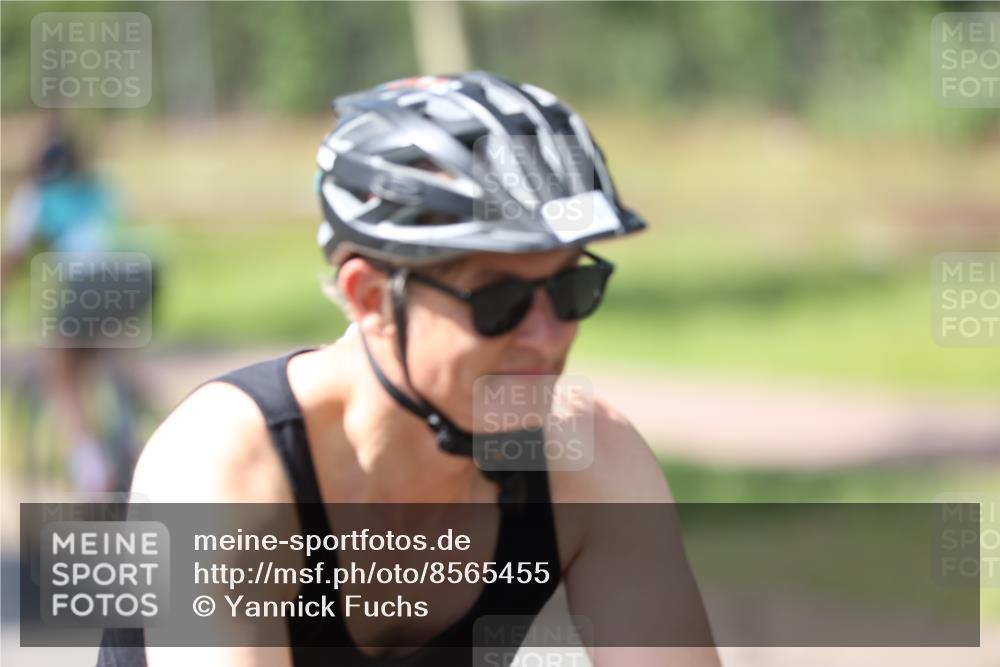 10.08.2025 - GEWOBA Citytriathlon Bremen Yannick Fuchs http://msf.ph/oto/8565455 10.08.2025 14:48:50 Radfahren 179, 181, 276, 365, 389, 426, 487 meine-sportfotos.de