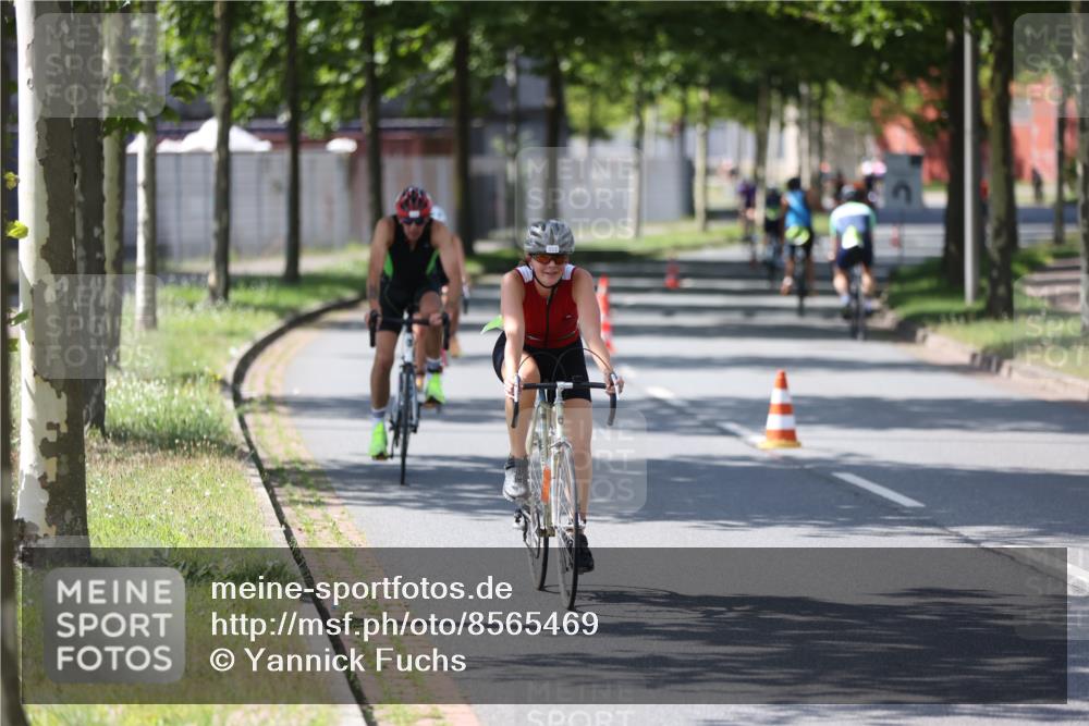 10.08.2025 - GEWOBA Citytriathlon Bremen Yannick Fuchs http://msf.ph/oto/8565469 10.08.2025 14:49:07 Radfahren 181, 318, 351, 373, 403 meine-sportfotos.de