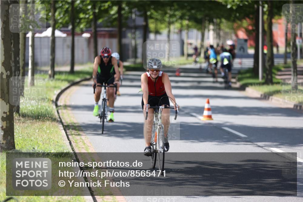10.08.2025 - GEWOBA Citytriathlon Bremen Yannick Fuchs http://msf.ph/oto/8565471 10.08.2025 14:49:07 Radfahren 181, 318, 351, 373, 403 meine-sportfotos.de