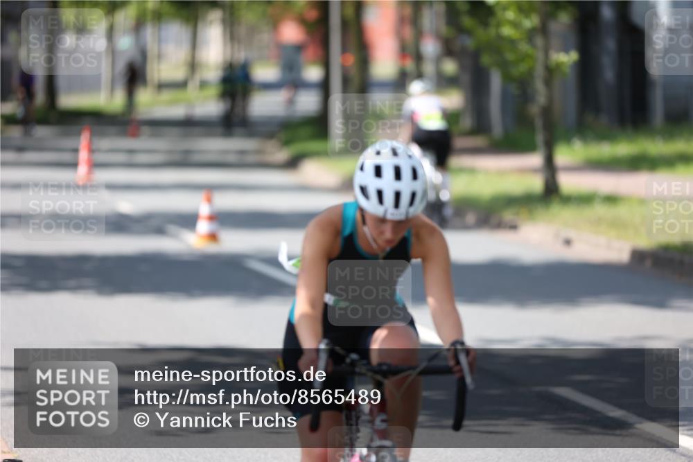10.08.2025 - GEWOBA Citytriathlon Bremen Yannick Fuchs http://msf.ph/oto/8565489 10.08.2025 14:49:10 Radfahren 318, 351, 373, 401, 403 meine-sportfotos.de