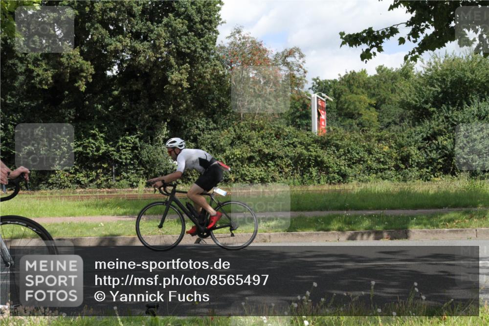 10.08.2025 - GEWOBA Citytriathlon Bremen Yannick Fuchs http://msf.ph/oto/8565497 10.08.2025 12:07:45 Radfahren 559, 609, 646, 660, 693, 696, 698, 705, 706, 721, 723, 740, 879 meine-sportfotos.de