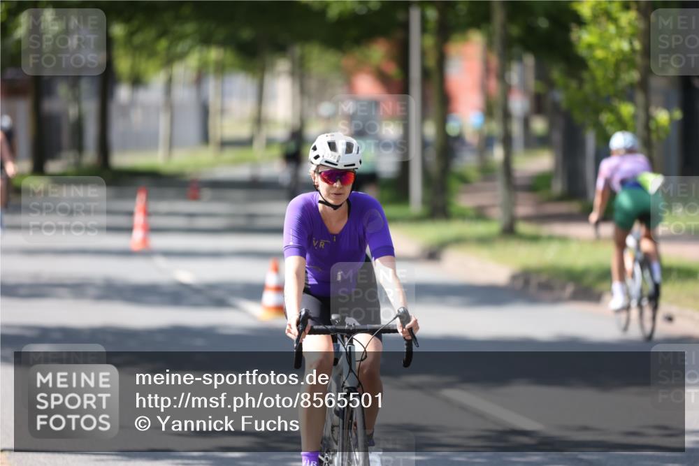 10.08.2025 - GEWOBA Citytriathlon Bremen Yannick Fuchs http://msf.ph/oto/8565501 10.08.2025 14:49:17 Radfahren 351, 373, 401, 403 meine-sportfotos.de