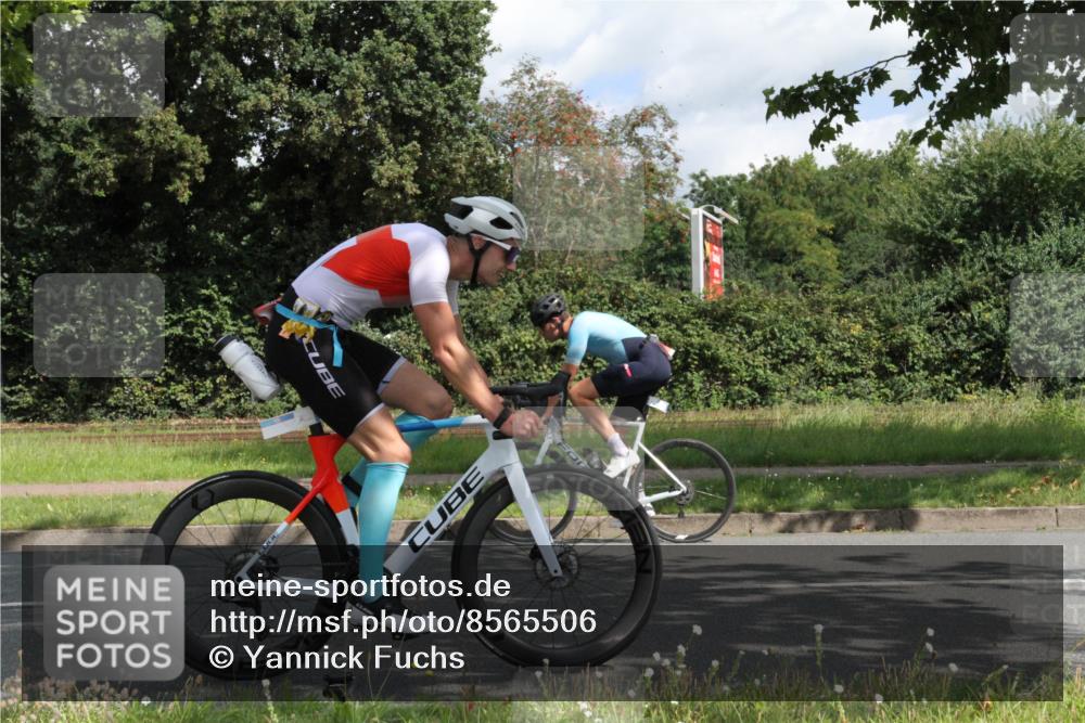 10.08.2025 - GEWOBA Citytriathlon Bremen Yannick Fuchs http://msf.ph/oto/8565506 10.08.2025 12:07:48 Radfahren 559, 609, 646, 660, 693, 696, 698, 705, 706, 721, 723, 740, 879 meine-sportfotos.de