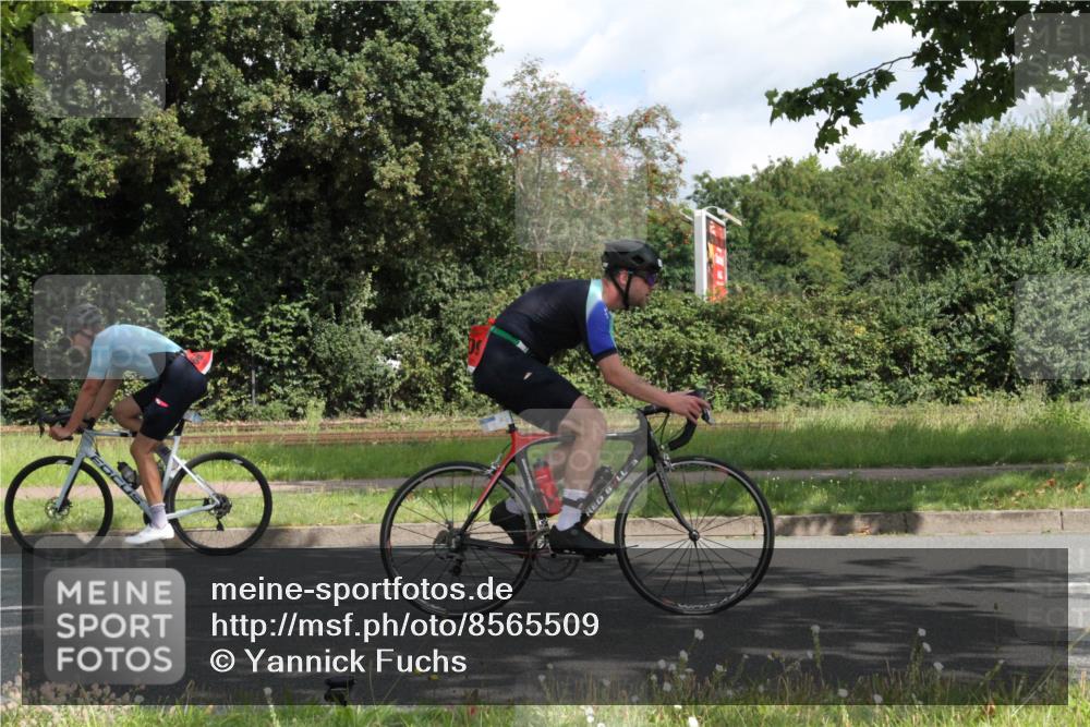 10.08.2025 - GEWOBA Citytriathlon Bremen Yannick Fuchs http://msf.ph/oto/8565509 10.08.2025 12:07:48 Radfahren 559, 609, 646, 660, 693, 696, 698, 705, 706, 721, 723, 740, 879 meine-sportfotos.de