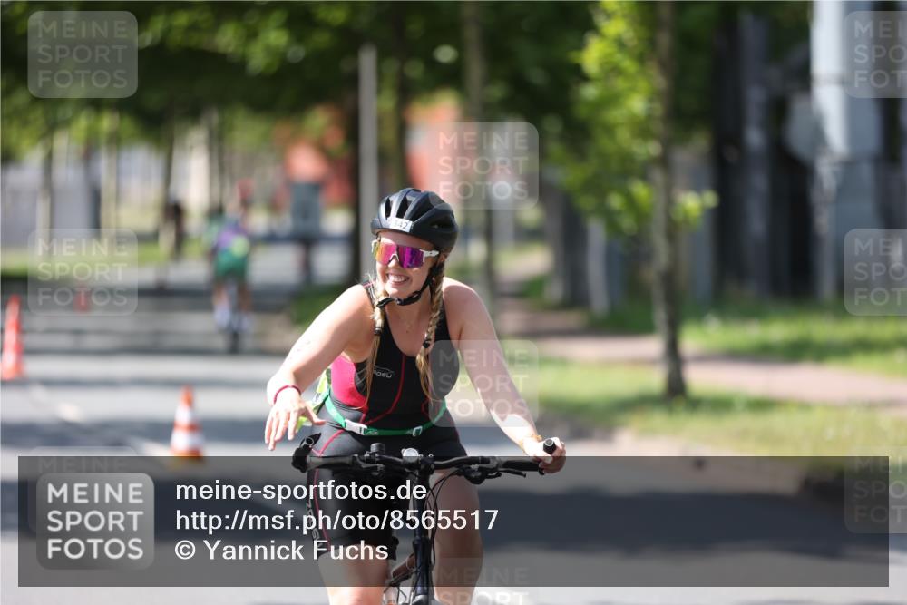 10.08.2025 - GEWOBA Citytriathlon Bremen Yannick Fuchs http://msf.ph/oto/8565517 10.08.2025 14:49:21 Radfahren 286, 373, 401, 491 meine-sportfotos.de