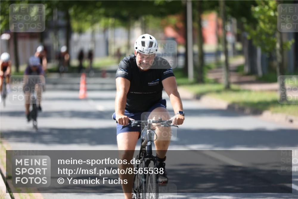 10.08.2025 - GEWOBA Citytriathlon Bremen Yannick Fuchs http://msf.ph/oto/8565538 10.08.2025 14:49:34 Radfahren 6, 286, 328, 377, 401, 402, 429, 461, 466, 491, 517 meine-sportfotos.de