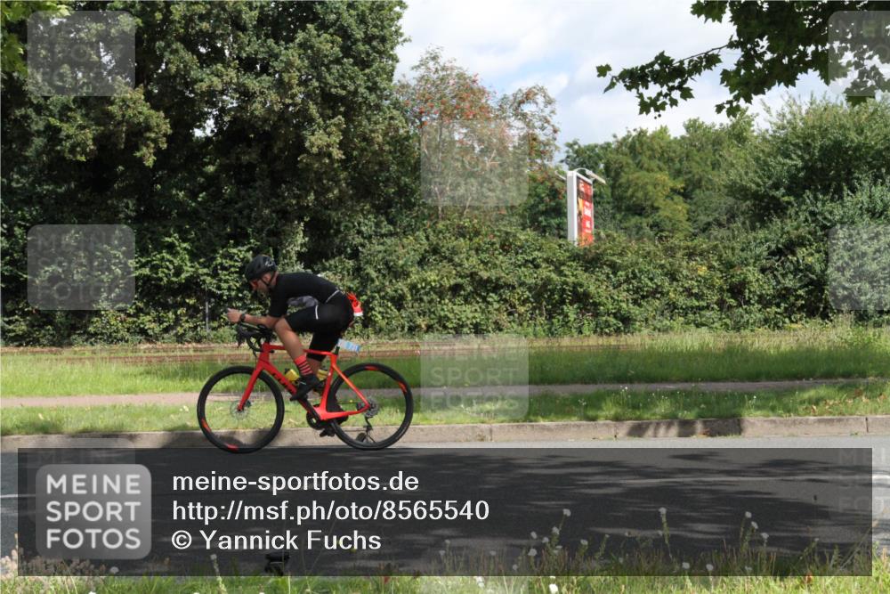 10.08.2025 - GEWOBA Citytriathlon Bremen Yannick Fuchs http://msf.ph/oto/8565540 10.08.2025 12:08:16 Radfahren 574, 595, 661 meine-sportfotos.de