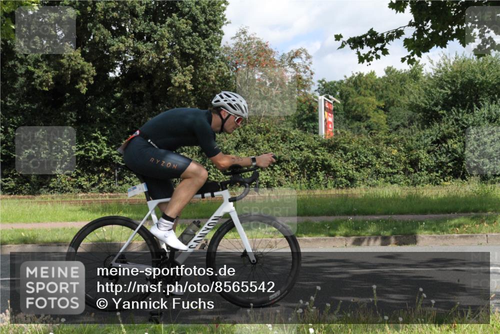 10.08.2025 - GEWOBA Citytriathlon Bremen Yannick Fuchs http://msf.ph/oto/8565542 10.08.2025 12:08:17 Radfahren 595, 661 meine-sportfotos.de