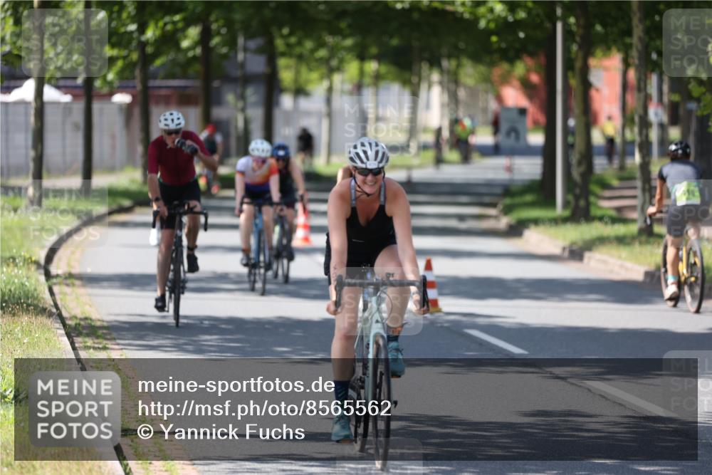 10.08.2025 - GEWOBA Citytriathlon Bremen Yannick Fuchs http://msf.ph/oto/8565562 10.08.2025 14:49:39 Radfahren 6, 169, 286, 305, 328, 377, 402, 407, 429, 461, 466, 491, 517 meine-sportfotos.de