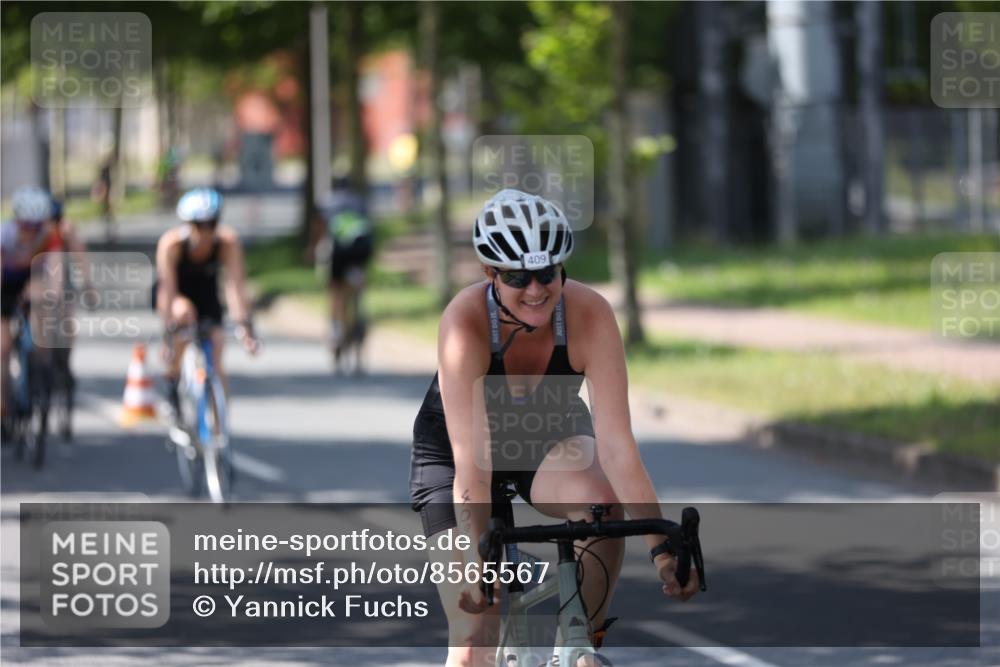 10.08.2025 - GEWOBA Citytriathlon Bremen Yannick Fuchs http://msf.ph/oto/8565567 10.08.2025 14:49:40 Radfahren 6, 169, 286, 305, 328, 377, 402, 407, 429, 461, 466, 491, 517 meine-sportfotos.de