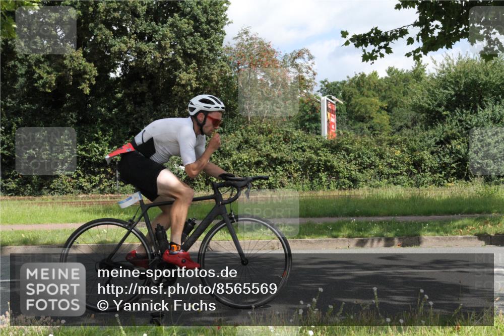 10.08.2025 - GEWOBA Citytriathlon Bremen Yannick Fuchs http://msf.ph/oto/8565569 10.08.2025 12:08:34 Radfahren 597, 603, 608, 661, 672, 677, 737, 797 meine-sportfotos.de