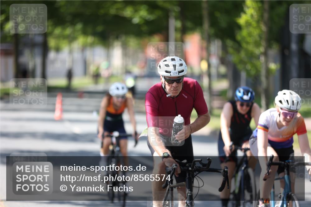 10.08.2025 - GEWOBA Citytriathlon Bremen Yannick Fuchs http://msf.ph/oto/8565574 10.08.2025 14:49:42 Radfahren 6, 169, 193, 286, 305, 328, 377, 402, 407, 429, 461, 466, 491, 517 meine-sportfotos.de