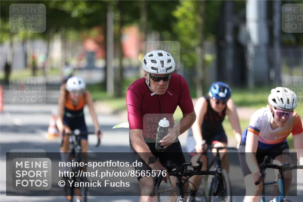 10.08.2025 - GEWOBA Citytriathlon Bremen Yannick Fuchs http://msf.ph/oto/8565576 10.08.2025 14:49:42 Radfahren 6, 169, 193, 286, 305, 328, 377, 402, 407, 429, 461, 466, 491, 517 meine-sportfotos.de