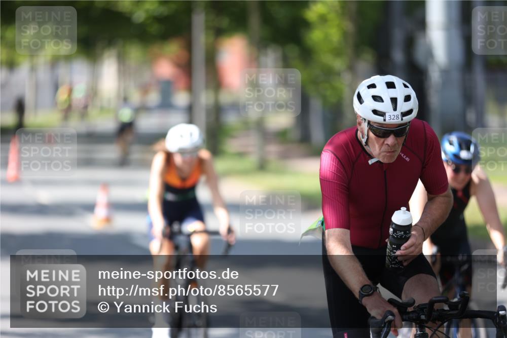 10.08.2025 - GEWOBA Citytriathlon Bremen Yannick Fuchs http://msf.ph/oto/8565577 10.08.2025 14:49:42 Radfahren 6, 169, 193, 286, 305, 328, 377, 402, 407, 429, 461, 466, 491, 517 meine-sportfotos.de