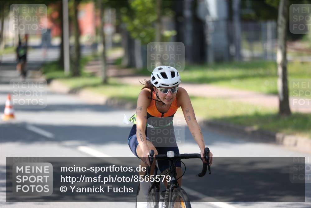 10.08.2025 - GEWOBA Citytriathlon Bremen Yannick Fuchs http://msf.ph/oto/8565579 10.08.2025 14:49:43 Radfahren 6, 169, 193, 286, 305, 328, 377, 402, 407, 429, 461, 466, 491, 509, 517 meine-sportfotos.de