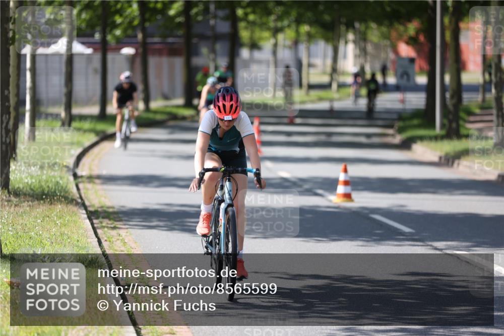 10.08.2025 - GEWOBA Citytriathlon Bremen Yannick Fuchs http://msf.ph/oto/8565599 10.08.2025 14:49:46 Radfahren 6, 169, 193, 305, 328, 377, 402, 407, 429, 461, 466, 491, 509, 517 meine-sportfotos.de