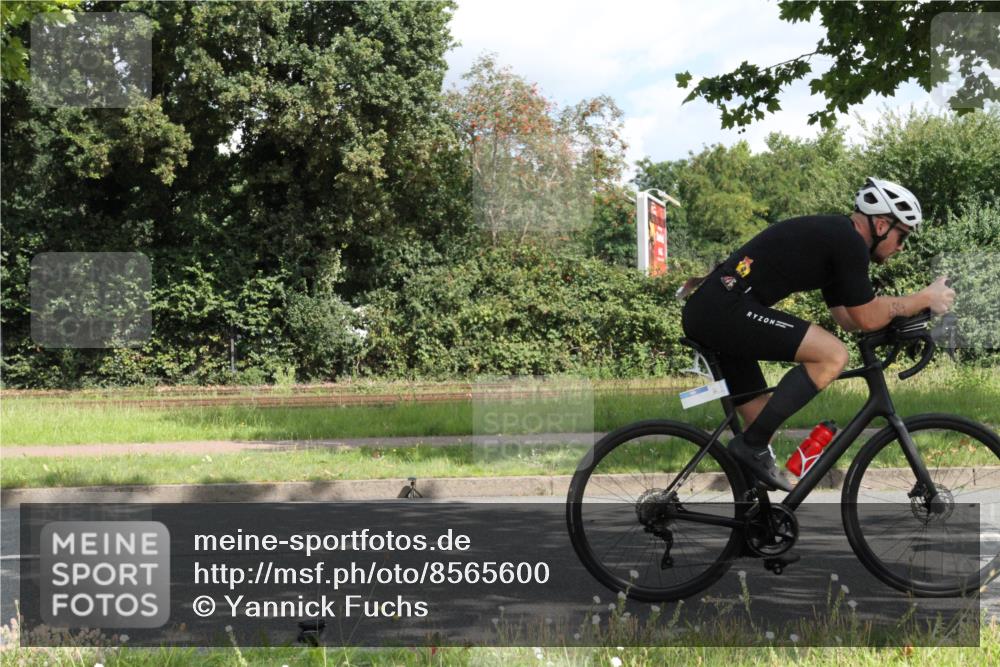 10.08.2025 - GEWOBA Citytriathlon Bremen Yannick Fuchs http://msf.ph/oto/8565600 10.08.2025 12:08:53 Radfahren 619, 677, 684, 727, 850, 883 meine-sportfotos.de