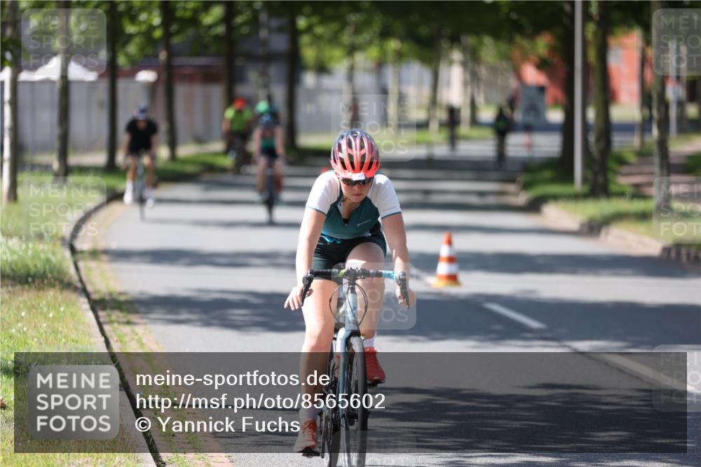 10.08.2025 - GEWOBA Citytriathlon Bremen Yannick Fuchs http://msf.ph/oto/8565602 10.08.2025 14:49:47 Radfahren 6, 169, 193, 305, 322, 328, 377, 402, 407, 429, 461, 466, 509, 517 meine-sportfotos.de