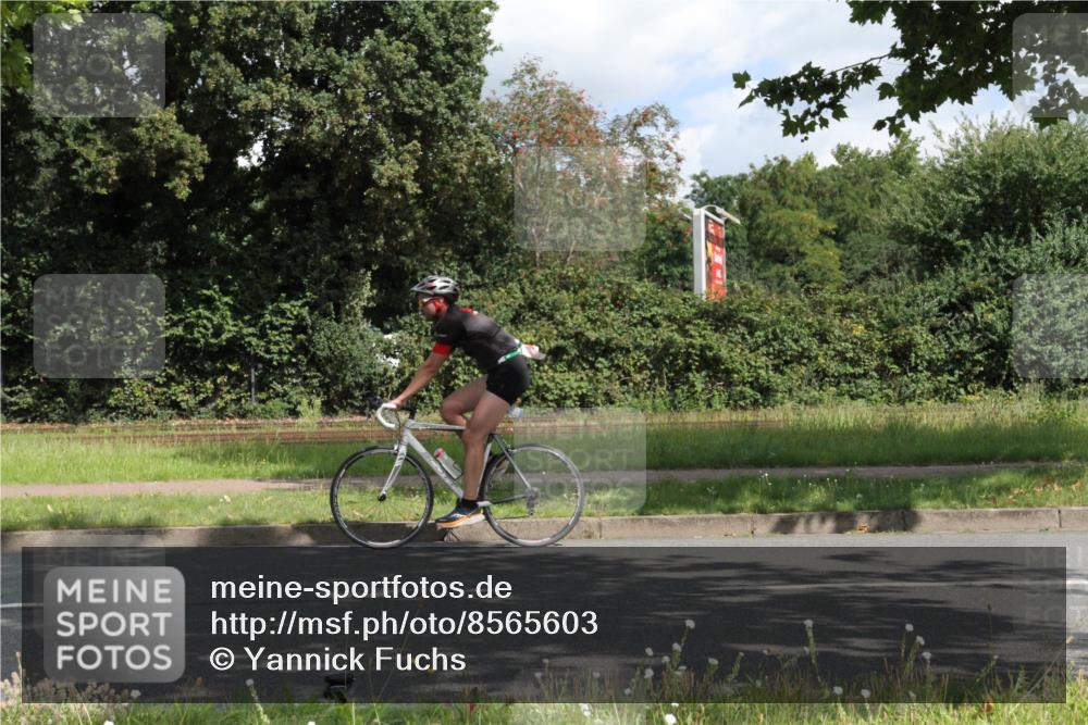 10.08.2025 - GEWOBA Citytriathlon Bremen Yannick Fuchs http://msf.ph/oto/8565603 10.08.2025 12:08:54 Radfahren 619, 677, 684, 727, 850, 883 meine-sportfotos.de