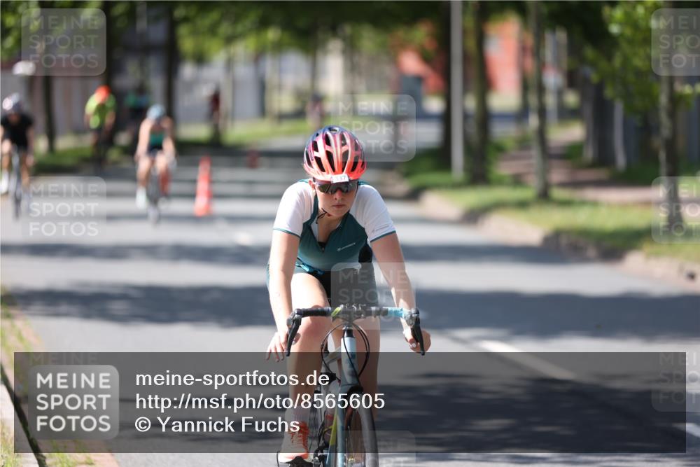 10.08.2025 - GEWOBA Citytriathlon Bremen Yannick Fuchs http://msf.ph/oto/8565605 10.08.2025 14:49:47 Radfahren 6, 169, 193, 305, 322, 328, 377, 402, 407, 429, 461, 466, 509, 517 meine-sportfotos.de
