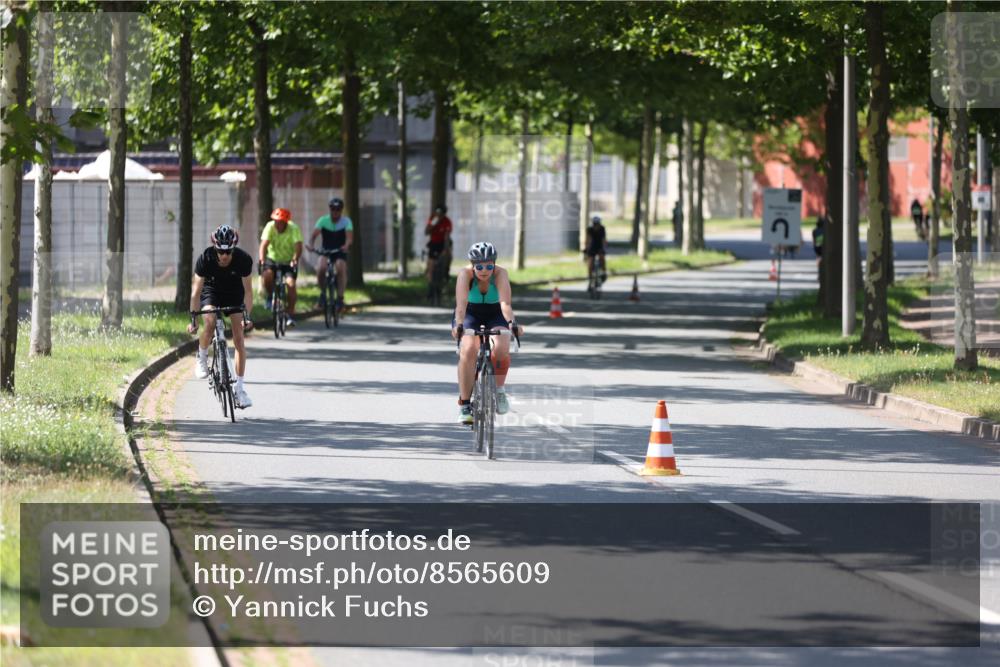 10.08.2025 - GEWOBA Citytriathlon Bremen Yannick Fuchs http://msf.ph/oto/8565609 10.08.2025 14:49:48 Radfahren 6, 169, 193, 305, 322, 328, 377, 402, 407, 429, 461, 466, 509, 517 meine-sportfotos.de