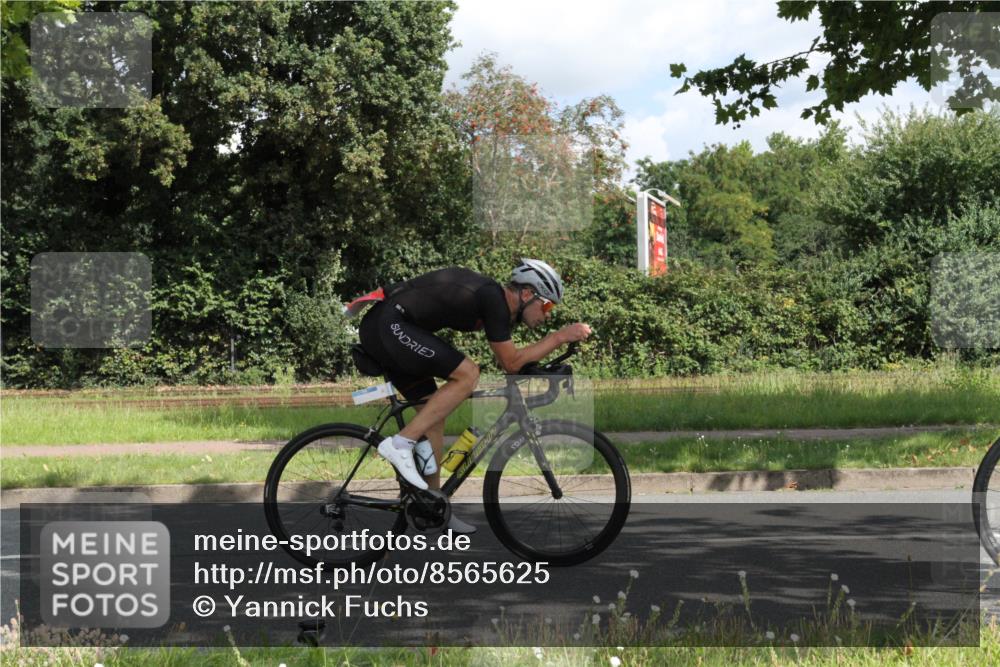 10.08.2025 - GEWOBA Citytriathlon Bremen Yannick Fuchs http://msf.ph/oto/8565625 10.08.2025 12:09:12 Radfahren 727, 731, 779, 837, 871, 890, 896 meine-sportfotos.de