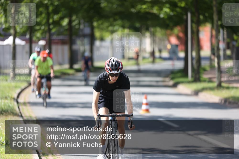 10.08.2025 - GEWOBA Citytriathlon Bremen Yannick Fuchs http://msf.ph/oto/8565628 10.08.2025 14:49:52 Radfahren 6, 120, 169, 193, 293, 305, 322, 402, 407, 429, 466, 509, 517 meine-sportfotos.de
