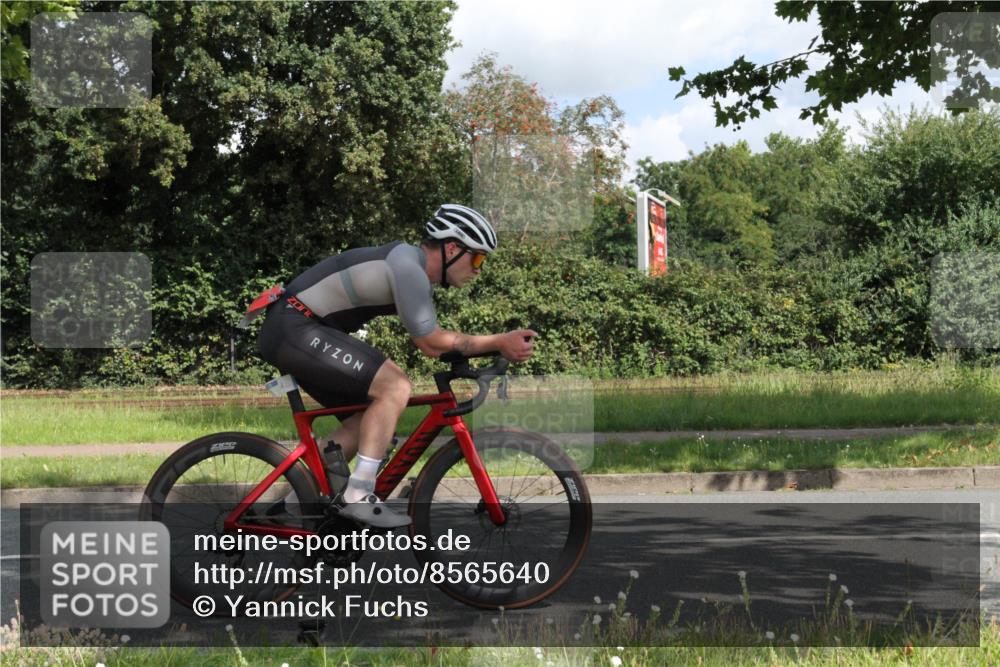 10.08.2025 - GEWOBA Citytriathlon Bremen Yannick Fuchs http://msf.ph/oto/8565640 10.08.2025 12:09:27 Radfahren 611, 633, 674, 814, 837, 880, 890, 896 meine-sportfotos.de