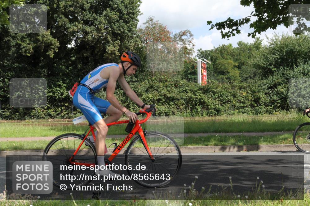 10.08.2025 - GEWOBA Citytriathlon Bremen Yannick Fuchs http://msf.ph/oto/8565643 10.08.2025 12:09:28 Radfahren 611, 633, 674, 814, 837, 880, 890, 896 meine-sportfotos.de
