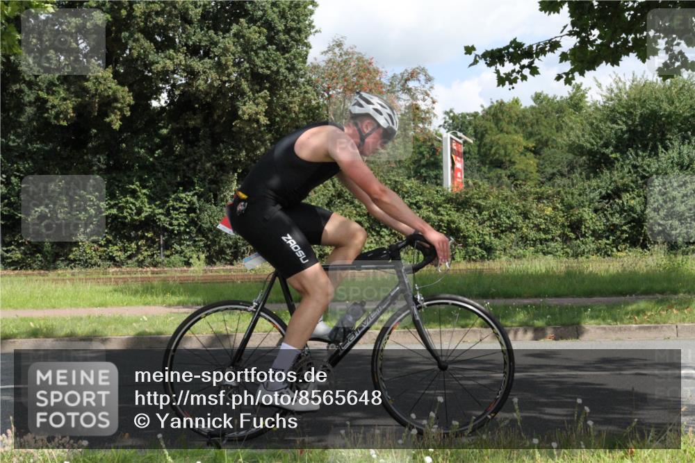 10.08.2025 - GEWOBA Citytriathlon Bremen Yannick Fuchs http://msf.ph/oto/8565648 10.08.2025 12:09:35 Radfahren 611, 633, 674, 697, 703, 814, 880 meine-sportfotos.de