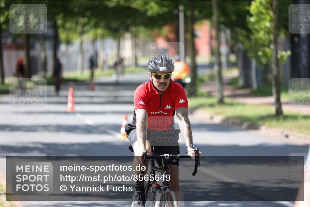 10.08.2025 - GEWOBA Citytriathlon Bremen Yannick Fuchs http://msf.ph/oto/8565649 10.08.2025 14:49:58 Radfahren 120, 169, 193, 293, 305, 322, 356, 400, 407, 509 meine-sportfotos.de
