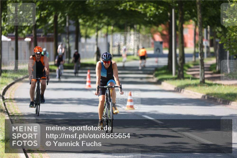 10.08.2025 - GEWOBA Citytriathlon Bremen Yannick Fuchs http://msf.ph/oto/8565654 10.08.2025 14:50:04 Radfahren 120, 193, 293, 322, 352, 356, 400, 410, 509 meine-sportfotos.de