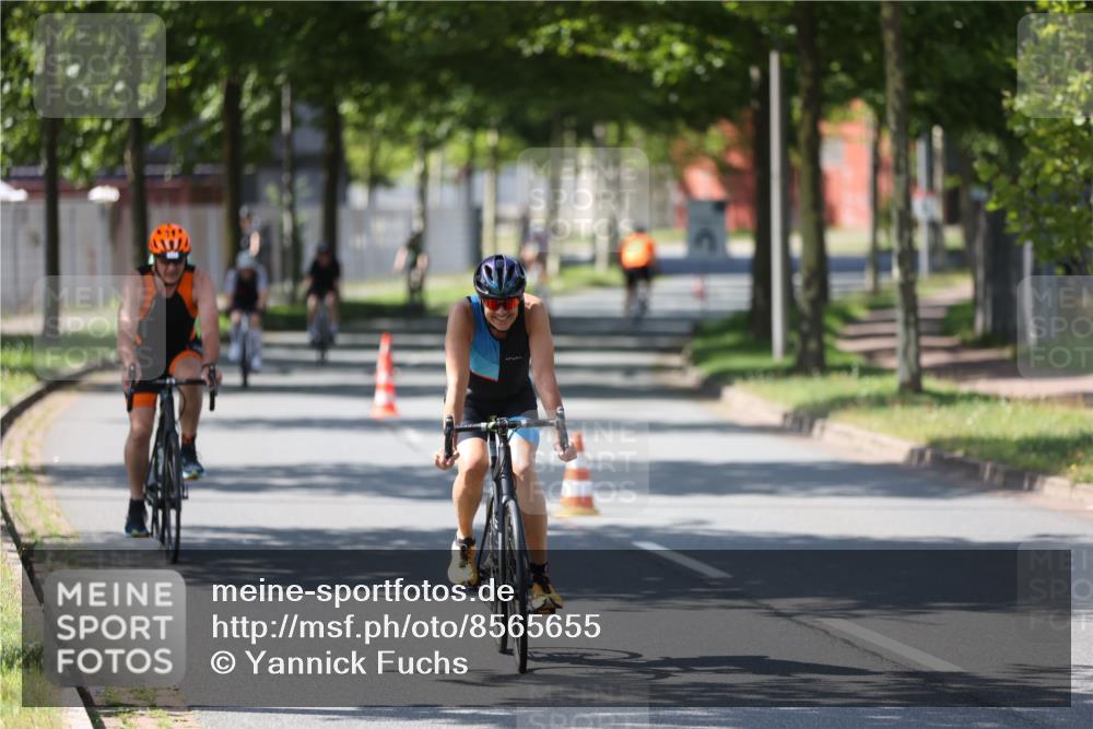 10.08.2025 - GEWOBA Citytriathlon Bremen Yannick Fuchs http://msf.ph/oto/8565655 10.08.2025 14:50:04 Radfahren 120, 193, 293, 322, 352, 356, 400, 410, 509 meine-sportfotos.de