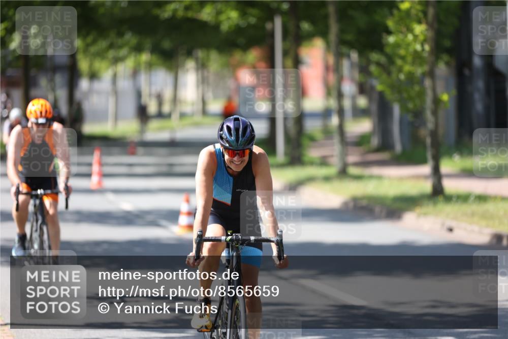 10.08.2025 - GEWOBA Citytriathlon Bremen Yannick Fuchs http://msf.ph/oto/8565659 10.08.2025 14:50:05 Radfahren 120, 193, 293, 322, 352, 356, 400, 410, 509 meine-sportfotos.de