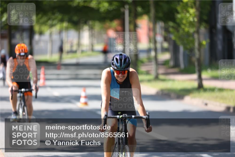 10.08.2025 - GEWOBA Citytriathlon Bremen Yannick Fuchs http://msf.ph/oto/8565661 10.08.2025 14:50:05 Radfahren 120, 193, 293, 322, 352, 356, 400, 410, 509 meine-sportfotos.de