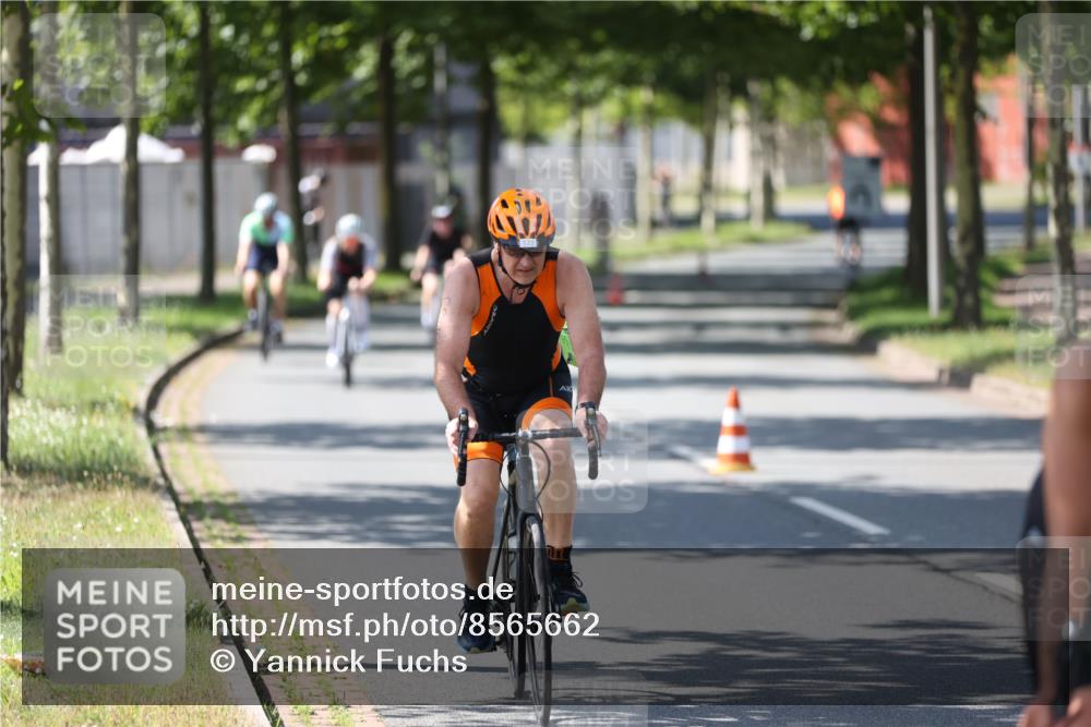 10.08.2025 - GEWOBA Citytriathlon Bremen Yannick Fuchs http://msf.ph/oto/8565662 10.08.2025 14:50:05 Radfahren 120, 193, 293, 322, 352, 356, 400, 410, 509 meine-sportfotos.de