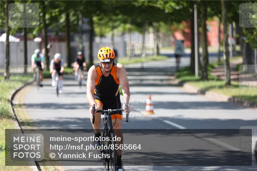 10.08.2025 - GEWOBA Citytriathlon Bremen Yannick Fuchs http://msf.ph/oto/8565664 10.08.2025 14:50:06 Radfahren 120, 193, 293, 322, 352, 356, 400, 410, 509 meine-sportfotos.de