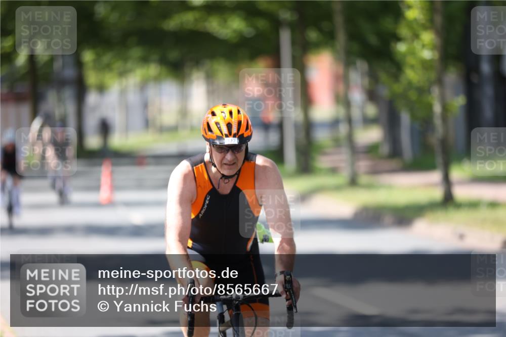 10.08.2025 - GEWOBA Citytriathlon Bremen Yannick Fuchs http://msf.ph/oto/8565667 10.08.2025 14:50:06 Radfahren 120, 193, 293, 322, 352, 356, 400, 410, 509 meine-sportfotos.de