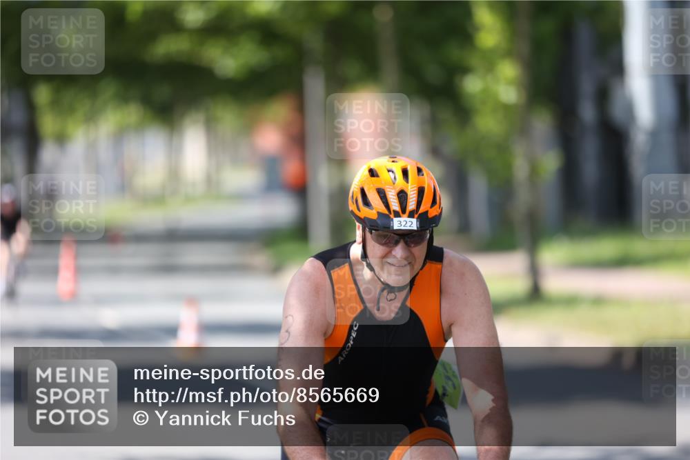 10.08.2025 - GEWOBA Citytriathlon Bremen Yannick Fuchs http://msf.ph/oto/8565669 10.08.2025 14:50:07 Radfahren 120, 293, 322, 352, 356, 400, 410, 509 meine-sportfotos.de