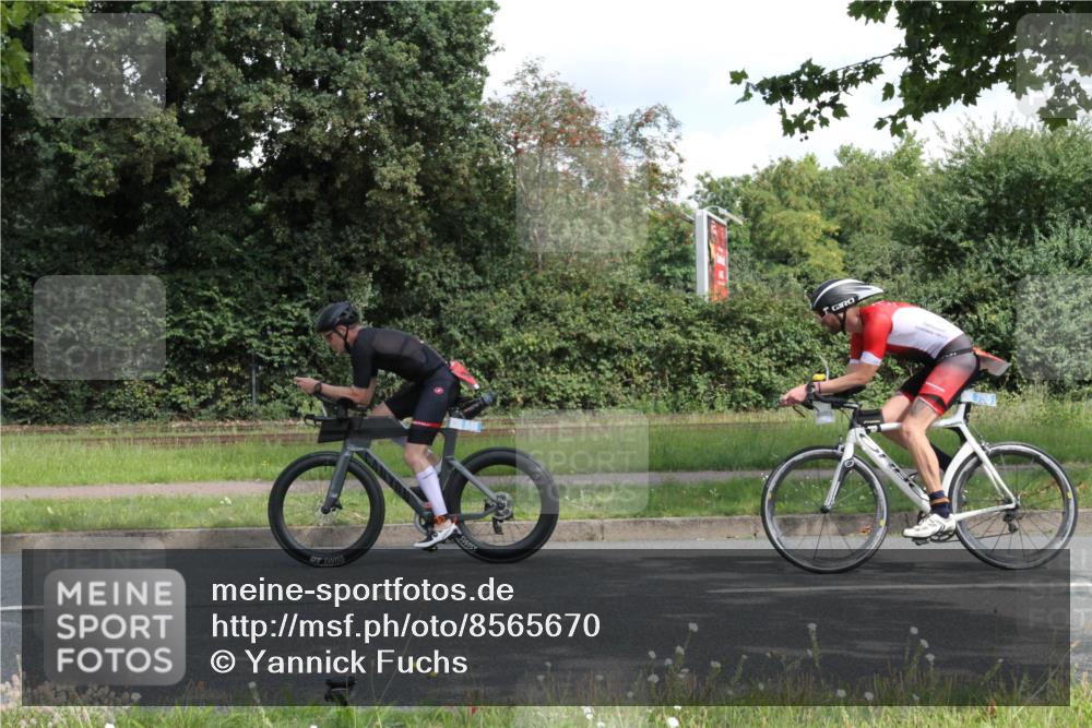 10.08.2025 - GEWOBA Citytriathlon Bremen Yannick Fuchs http://msf.ph/oto/8565670 10.08.2025 12:09:45 Radfahren 586, 628, 674, 688, 697, 703, 732, 830, 849 meine-sportfotos.de