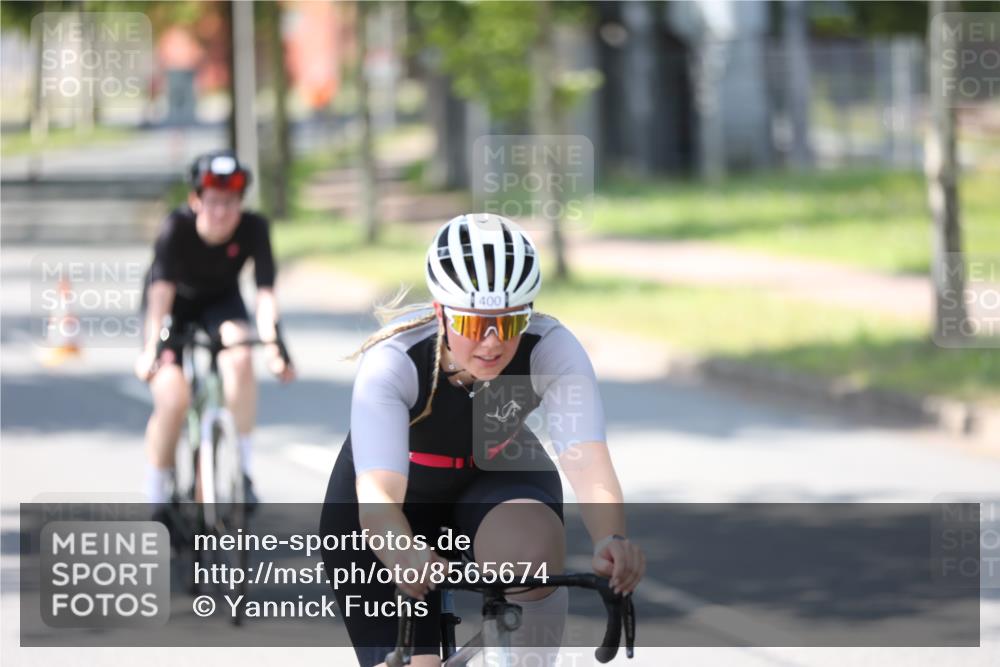 10.08.2025 - GEWOBA Citytriathlon Bremen Yannick Fuchs http://msf.ph/oto/8565674 10.08.2025 14:50:10 Radfahren 120, 293, 322, 352, 356, 400, 410 meine-sportfotos.de