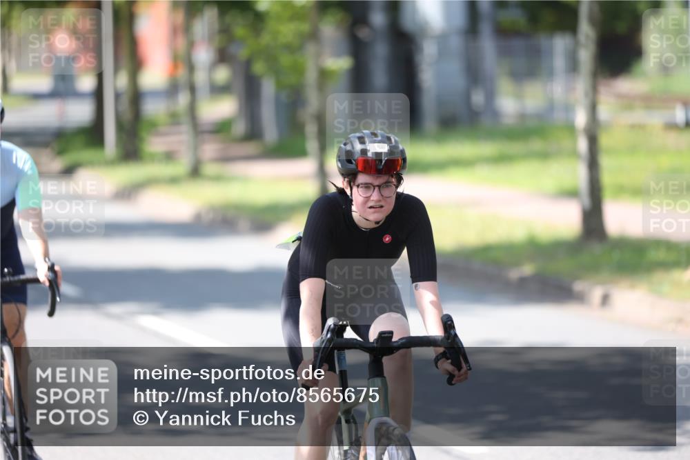 10.08.2025 - GEWOBA Citytriathlon Bremen Yannick Fuchs http://msf.ph/oto/8565675 10.08.2025 14:50:11 Radfahren 120, 293, 322, 352, 356, 400, 410 meine-sportfotos.de