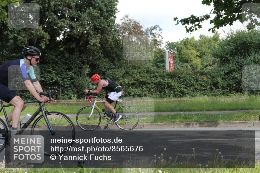 10.08.2025 - GEWOBA Citytriathlon Bremen Yannick Fuchs http://msf.ph/oto/8565676 10.08.2025 12:09:47 Radfahren 586, 628, 674, 688, 697, 703, 732, 830, 849 meine-sportfotos.de
