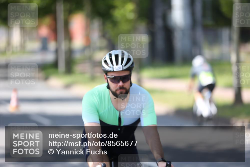 10.08.2025 - GEWOBA Citytriathlon Bremen Yannick Fuchs http://msf.ph/oto/8565677 10.08.2025 14:50:12 Radfahren 120, 293, 322, 352, 356, 400, 410 meine-sportfotos.de